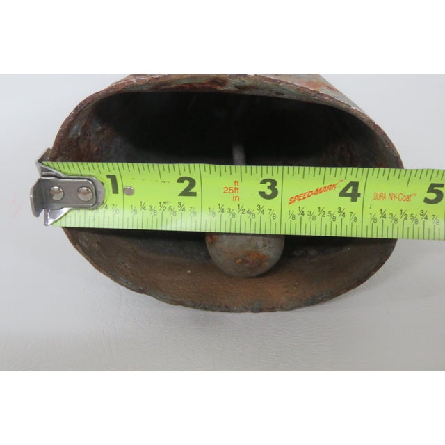 American Primitive Rustic Metal Large Cow Bull Bell 4543b For Sale - Image 10 of 11