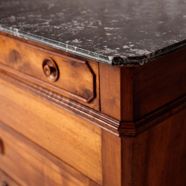 19th Century French Walnut Chest of Drawers With Marble Top For Sale In Birmingham - Image 6 of 14