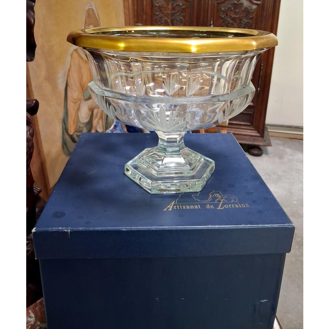 Cut Crystal Bowl on a Pedestal Base with Gilded Mount Lorraine Craftsmanship, 1950s For Sale - Image 3 of 5
