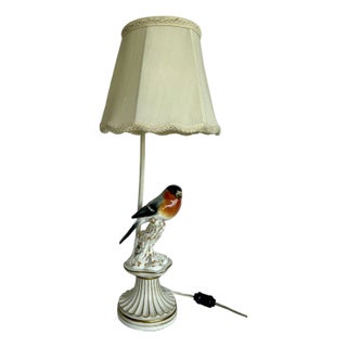 Vintage English Cottage Porcelain Bird Table Lamp With Scalloped Shade For Sale