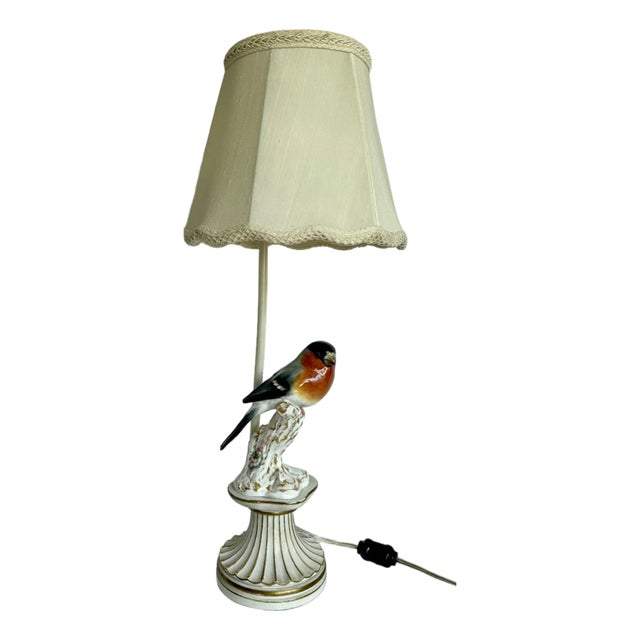 Vintage English Cottage Porcelain Bird Table Lamp With Scalloped Shade For Sale