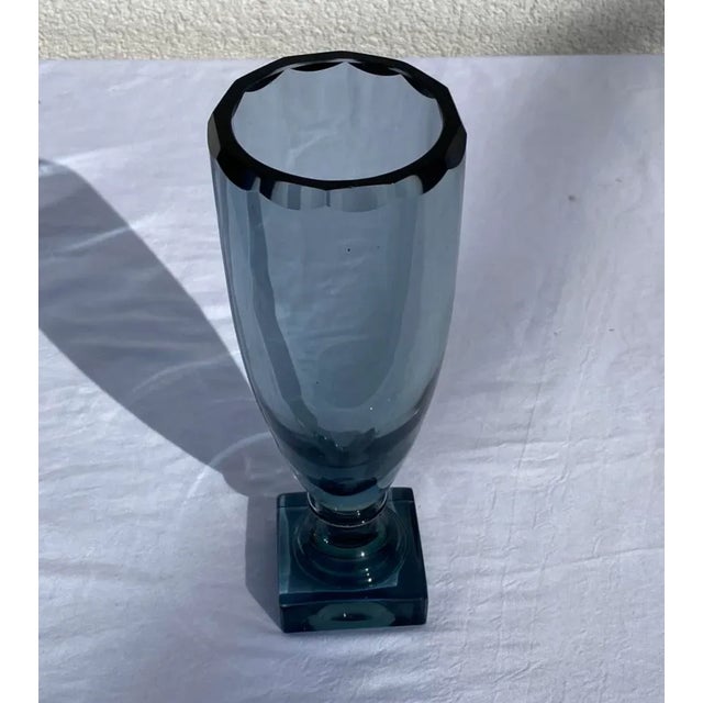 This is a really pretty vintage blue art glass vase.. The entire body of the vase is done in a beautiful slate blue/gray...
