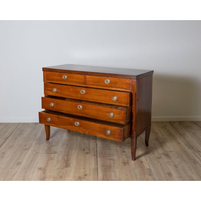Late 18th Century Antique Directoire period chest of drawers in walnut - Italy 18th century For Sale - Image 5 of 10