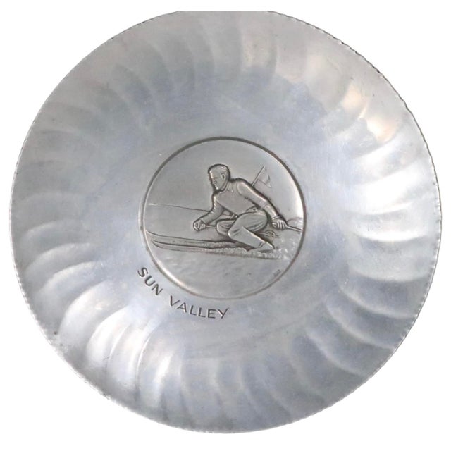 Art Deco Early 20th Century Souvenir Art Deco Sun Valley Skier Aluminum Plate Made in Switzerland Marked Sigg For Sale - Image 3 of 8