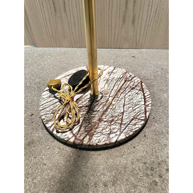 Vintage 1960s floor lamp - Brass, Aluminum and Marble Elegant original floor lamp from the 1960s with an iconic and...