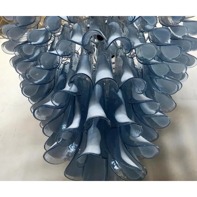Extraordinary blue sky / white color for this Murano chandelier, a blue sky color with a unique transparency. Its blue sky...