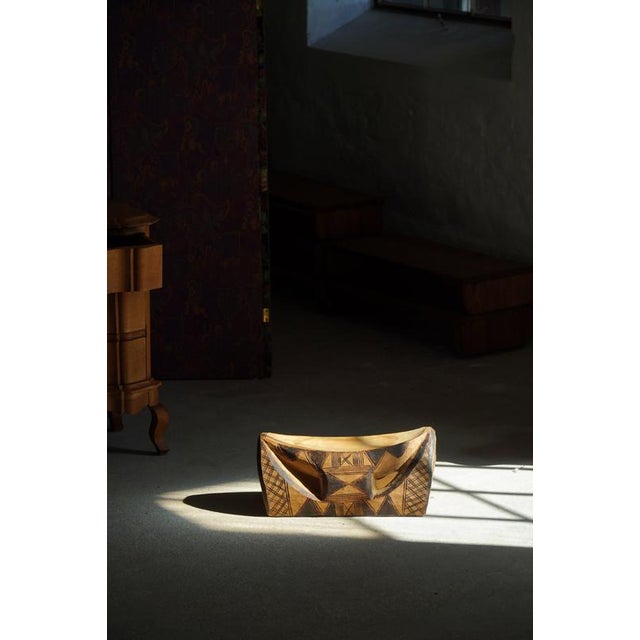 1950s Sculptural Hand-Carved African Wooden Stool with Geometric Decoration, 1950s For Sale - Image 5 of 17