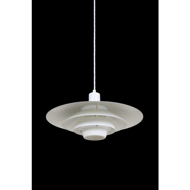 High-quality workmanship. This light fixture is suitable for use with classic as well as modern e27 bulbs, including leds...