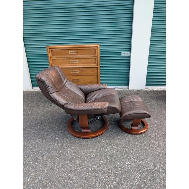 Mid-Century Modern Vintage Ekornes Stressless Brown Leather Recliner and Ottoman Norway For Sale - Image 3 of 17