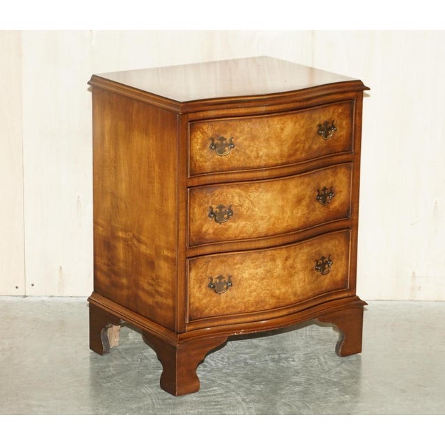 We are delighted to offer for sale this lovely vintage circa 1960’s Serpentine fronted, Burr Walnut side table sized chest...