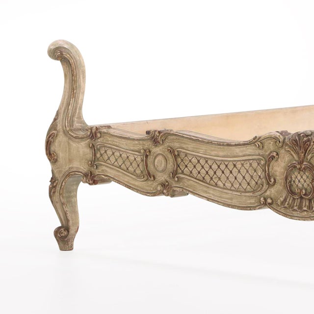 A Louis XV Style Painted and Carved Wood Full-Size Bed, C. 1940. For Sale In Philadelphia - Image 6 of 6