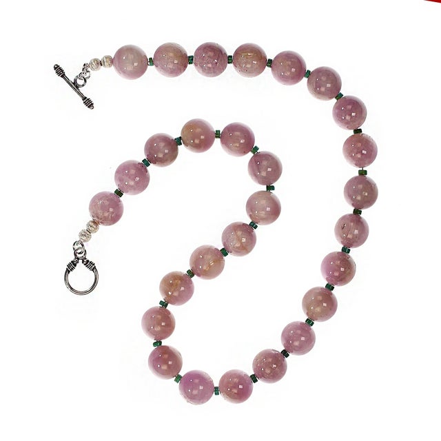 Ajd 20 Inch Glowing Kunzite Tiny Green Accents Necklace Great Gift For Sale - Image 4 of 8