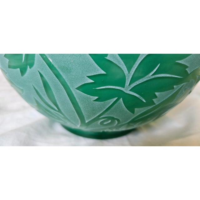 Glass 1980s Pilgrim Kelsey Green Oak Leaf Cameo Art Glass Bowl, Kelsey Murphy Signed For Sale - Image 7 of 12
