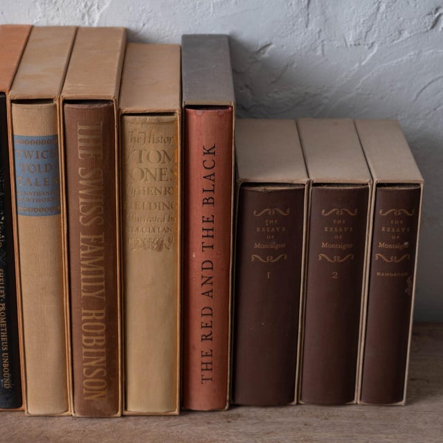Traditional Set of 15 Heritage Press Books in Slipcases, Vintage Classic Literature Library, 20th Century For Sale - Image 3 of 6
