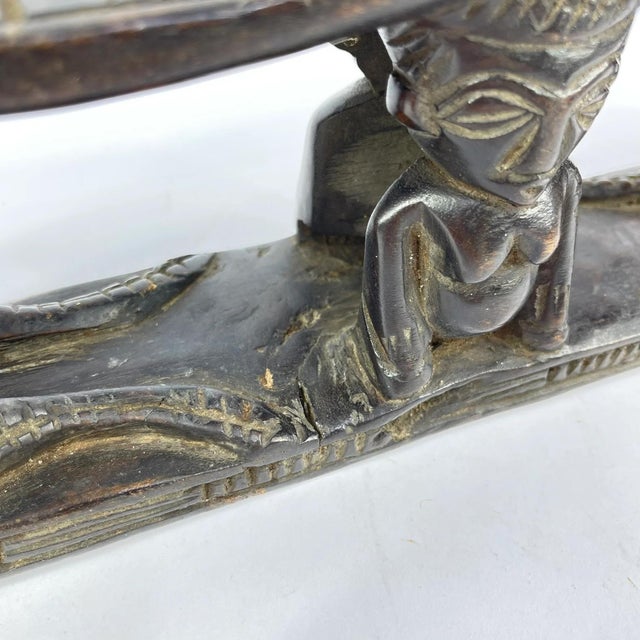 Early 20th Century Songye Double Headrest with Lizards For Sale - Image 9 of 9