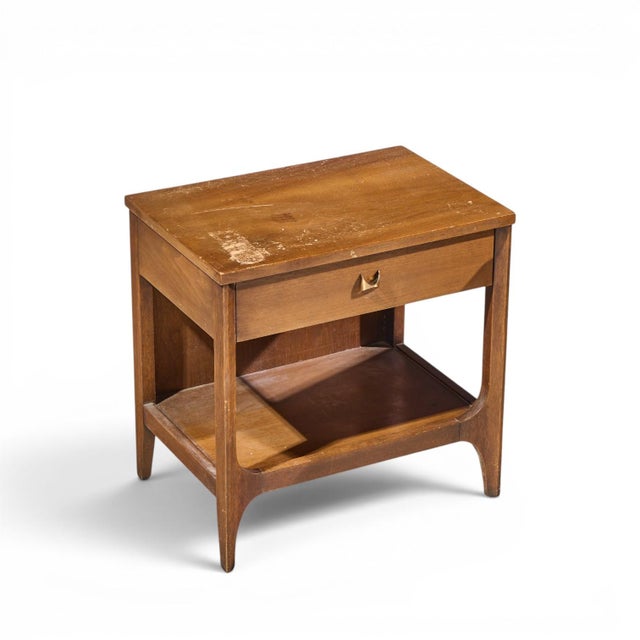 Broyhill Brasilia Mid Century Walnut and Brass Nightstands - Pair For Sale - Image 10 of 11