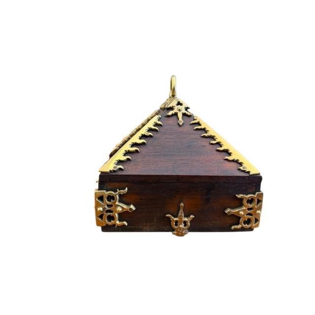 18th Century Brass Mounted and Lacquered “Marriage” Dowry Box. For Sale - Image 4 of 7