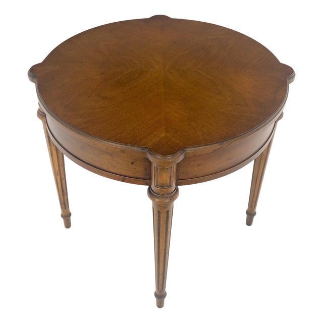 Heritage Henredon Round Fruitwood Lamp Side Table on Tapered Legs MINT For Sale