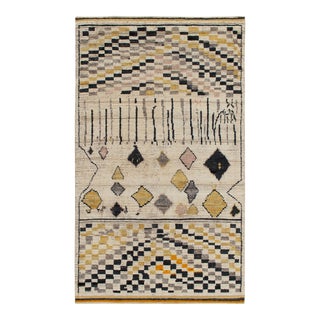 Moroccan Style Rug in White, Gold, Black Geometric Pattern by Rug & Kilim For Sale