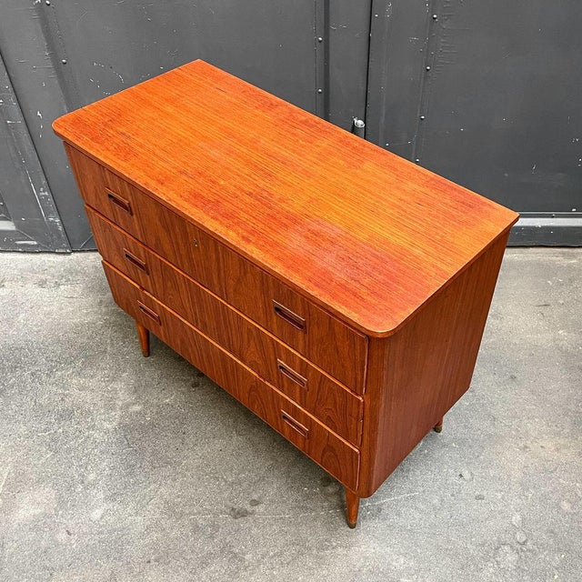 Mid-Century Chest of Drawers For Sale - Image 11 of 16