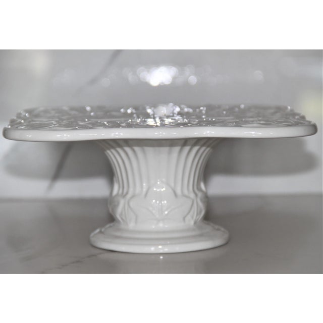 Vintage Kari Walmsley Jay Willfred Villa Verde Cake or Dessert White Ceramic Pedestal Stand For Sale In West Palm - Image 6 of 7