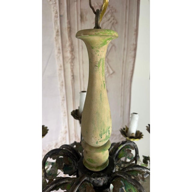 Italian Tole 10-Lights Florentine Chandelier With Original Polychrome Patina For Sale - Image 10 of 16