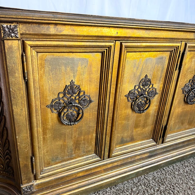 Vintage Hollywood Regency Pained Gold Credenza/Sideboard For Sale In Miami - Image 6 of 12
