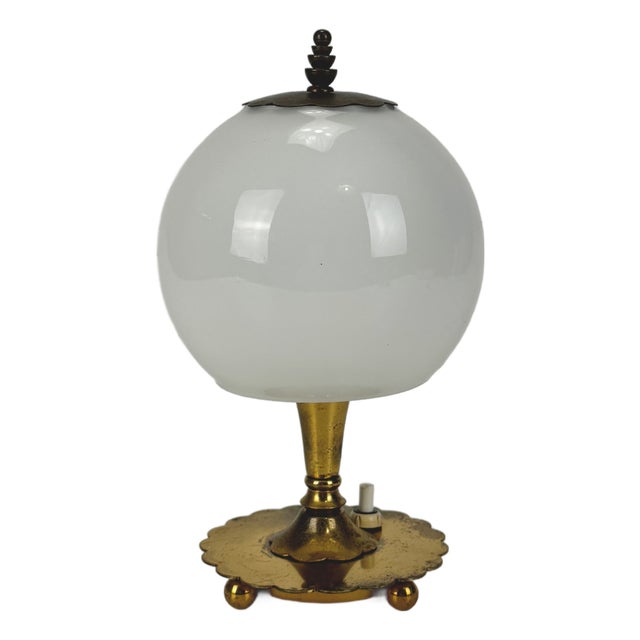 Small Mid-Century Italian Table Lamp in Brass and White Opaline Glass by Pietro Chiesa for Fontana Arte, 1940s For Sale