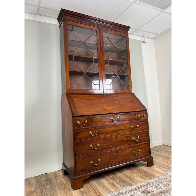 Late 18th Century Antique George III Secretary With Bookcase C. Late 18th Century For Sale - Image 5 of 9