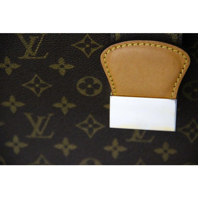 1990s Louis Vuitton Pilot Bag or Doctor Bag, 1990s For Sale - Image 5 of 18