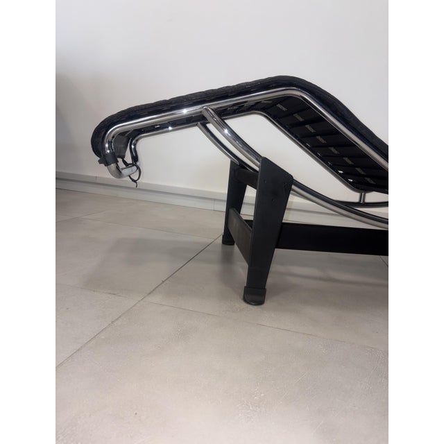 Modern LC4 Chaise Lounge by Le Corbusier for Cassina, 1990s For Sale - Image 3 of 18