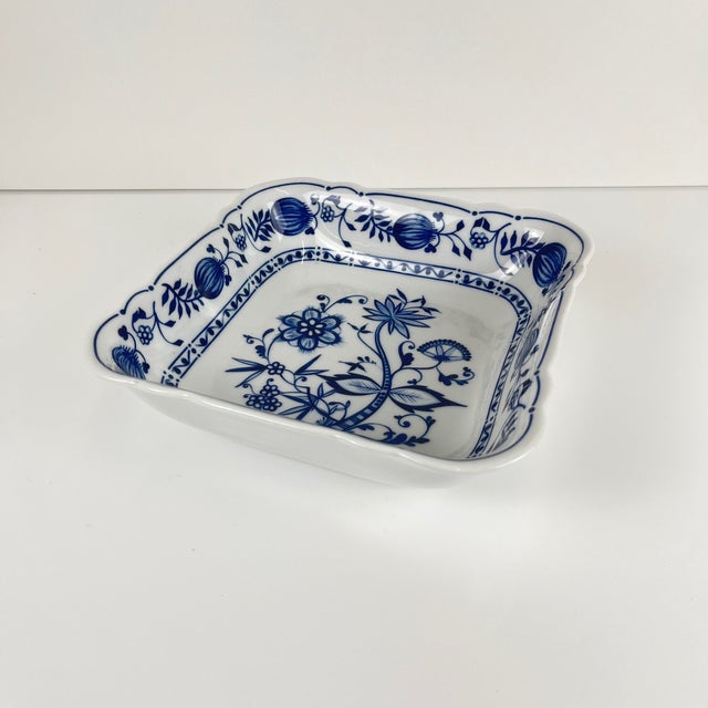 Square Blue Onion Porcelain Dishes from Kahla, East Germany, 1960-1980, Set of 2 For Sale - Image 13 of 14
