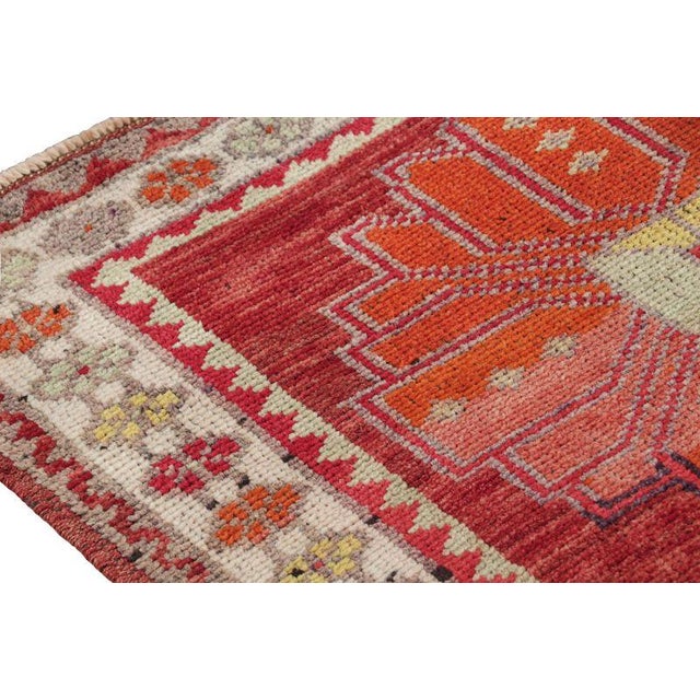 1950s 1950s Mid-Century Runner Geometric Vintage Red Rug For Sale - Image 5 of 7