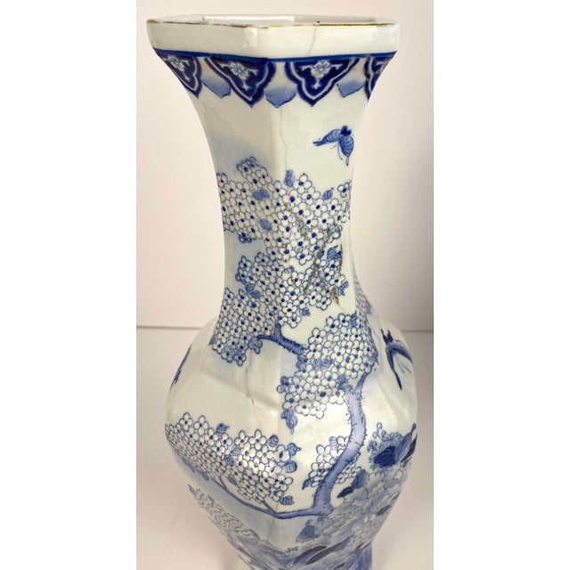 Pair of Fine Chinese Blue and White Porcelain Vases, Jingdezhen Attributed For Sale - Image 4 of 10
