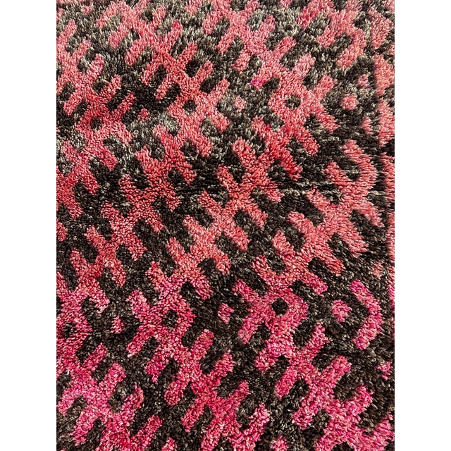1970s Vintage Moroccan Talsint Rug – Handmade Berber Wool Rug – Pink Tribal Area Rug For Sale - Image 5 of 11