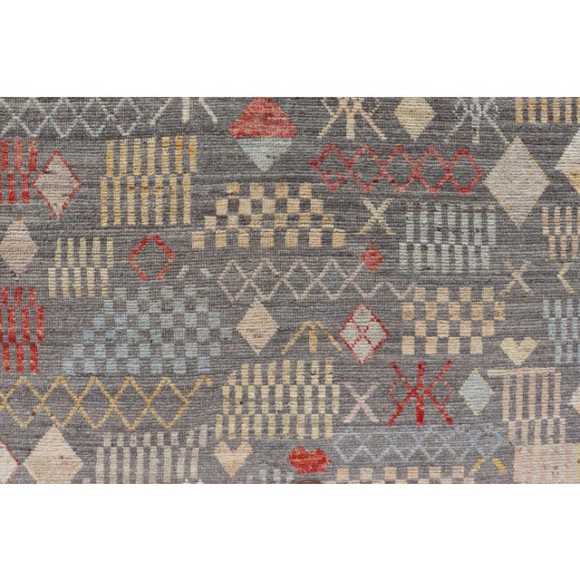 2020s Modern Hand-Knotted Tribal Rug in Wool With Sub-Geometric Design in Multicolor For Sale - Image 5 of 11