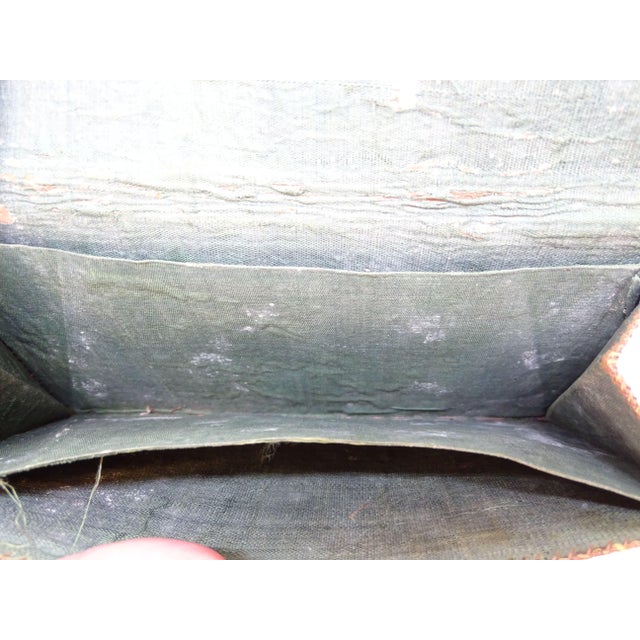 Baroque Wallet in Red Leather Embroidered with Gold Thread For Sale - Image 16 of 18