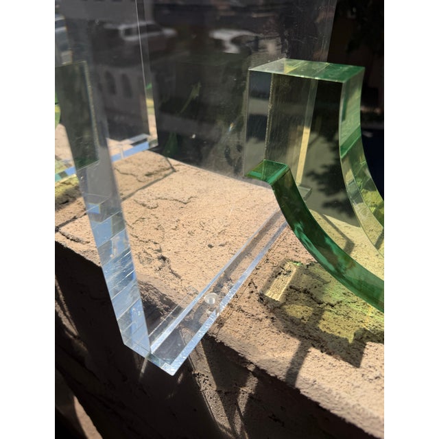 Made Goods Made Goods Style Sculptural Lucite Bookends Green Acrylic Ribbon Modern Decor For Sale - Image 4 of 5