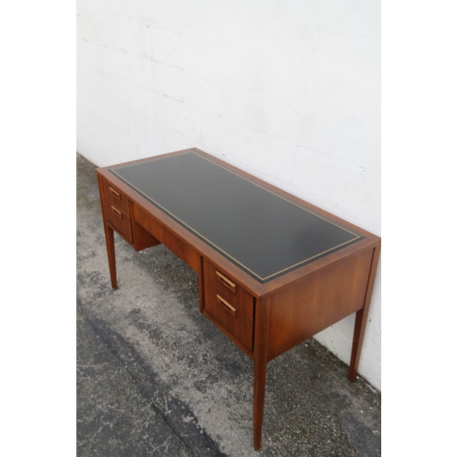 United Mid Century Modern Walnut Leather Top With Desk 6230 For Sale In Miami - Image 6 of 16