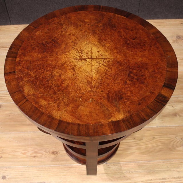 Italian side table from the first half of the 20th century. Art Deco furniture carved and veneered in walnut, burl and...