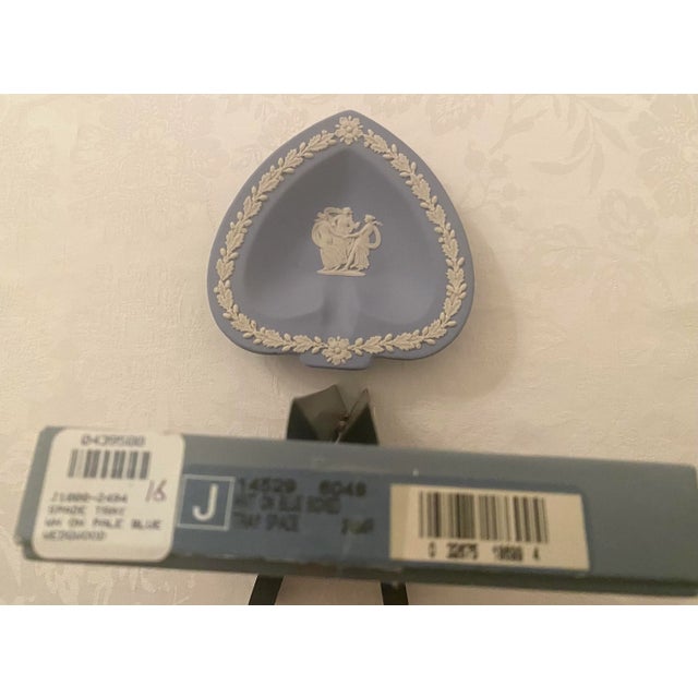 Traditional Wedgwood Spade Tray White on Pale Blue Made in England Late 20th Century Mint Condition. For Sale - Image 3 of 11