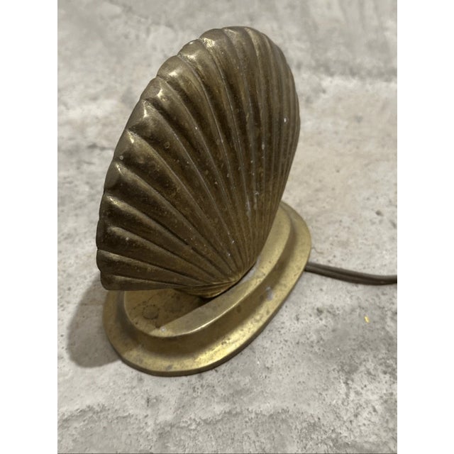 Good condition This heavy, well-made piece features a classic clam or scallop shell design set upon an oval pedestal base....