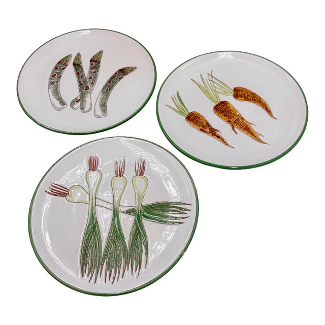 1950s Italian Majolica n.708 Vintage 8" Serving Plates Hand Painted Pottery - 3pc Set For Sale
