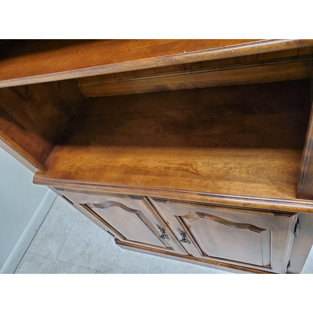 1990s Ethan Allen Bookcase French Country Display Cabinet Shell Carved Fin. 236 For Sale In Philadelphia - Image 6 of 11