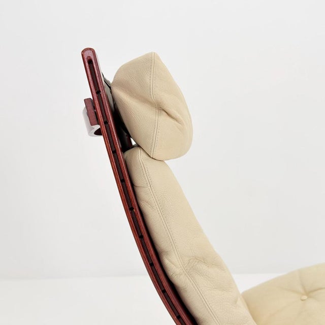 Set of Mid-Century Modern Siesta Chair and Ottoman in Cream White Leather by Ingmar Relling, 1970s For Sale - Image 11 of 18