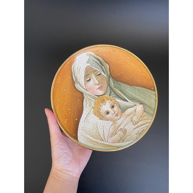 Traditional 1973 Vincente Tiziano Italian Art Pottery Mother & Child Wall Plate For Sale - Image 3 of 10