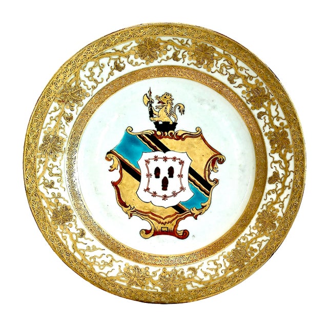 Gold Pair of Chinese Export 1740 Hanbury Armorial Dinner Plates For Sale - Image 8 of 14