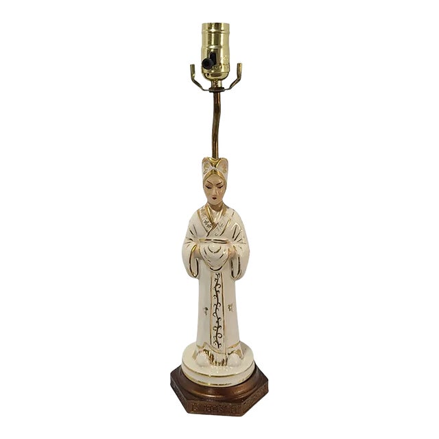 Vintage Hollywood Regency Chinoiserie Asian Figural Painted Table Lamp For Sale