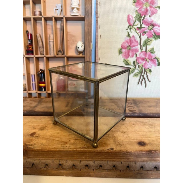1970s Vintage Footed Brass Metal Glass Trinket Jewelry Box For Sale In Seattle - Image 6 of 7