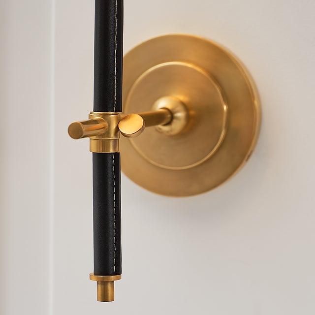 Modern Thomas O'Brien for Visual Comfort Signature Bryant Wrapped Sconce in Hand-Rubbed Antique Brass and Chocolate Leather with Chocolate Leather Shade For Sale - Image 3 of 10